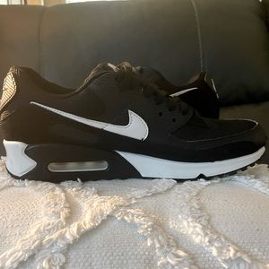 Nike Air Max Black and White Women’s Shoe Size 11